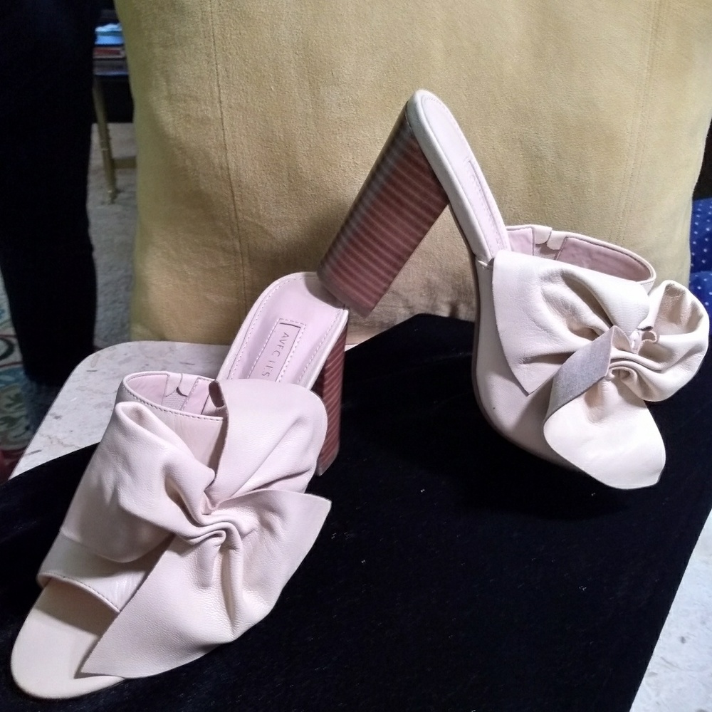 Shoes - Picture 4 of 5